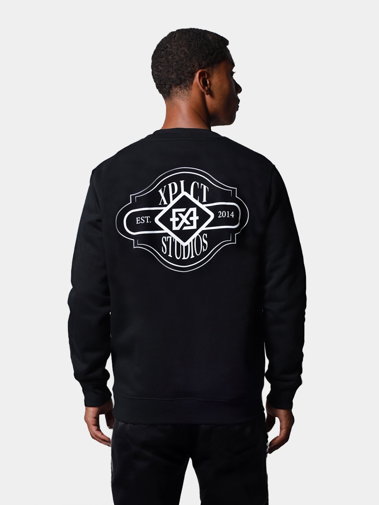 Badge-crewneck2_23d183d6-df93-4d13-9cc5-53e1edeb0ffe.jpg