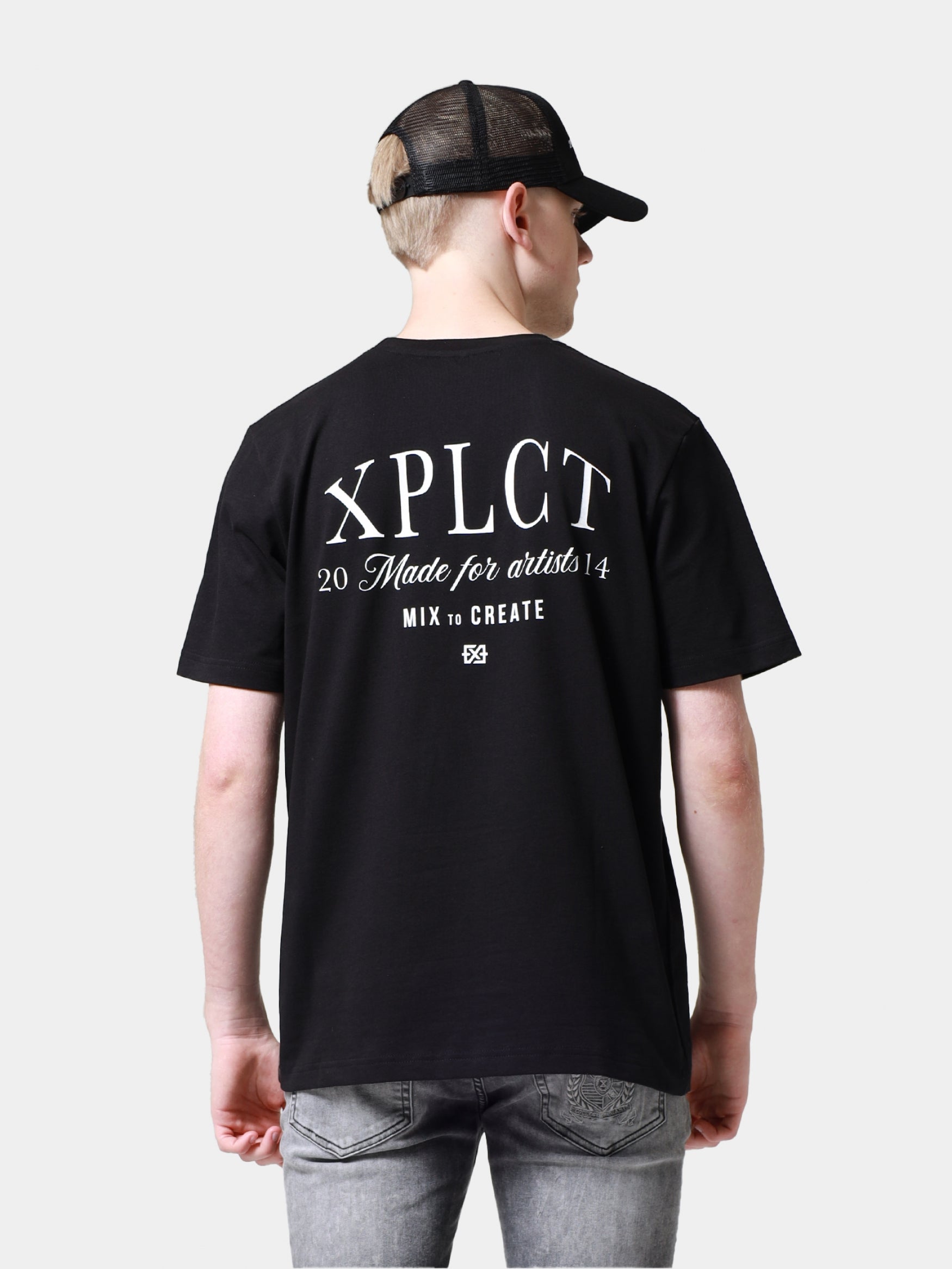 Carbon-Tee_Black-2_742c975e-3385-4cff-a9d9-b6eaafc3b7c1.jpg