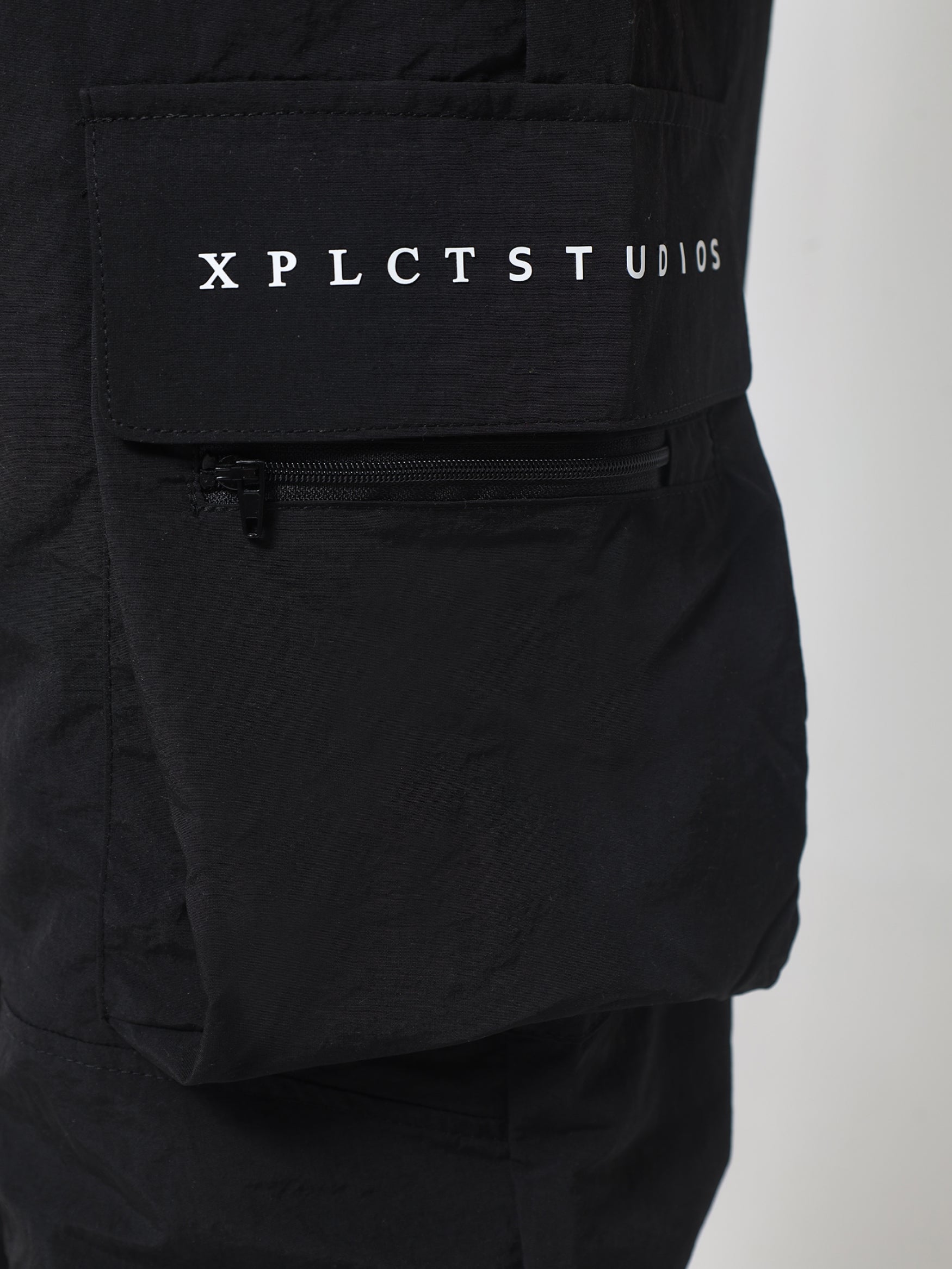 Complex cargo | Black – XPLCT STUDIOS