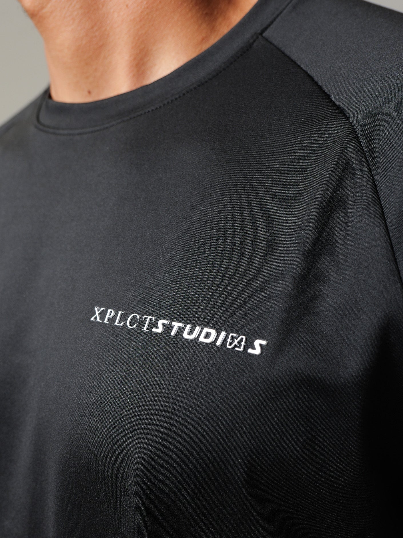 Move Tee | Black – XPLCT STUDIOS